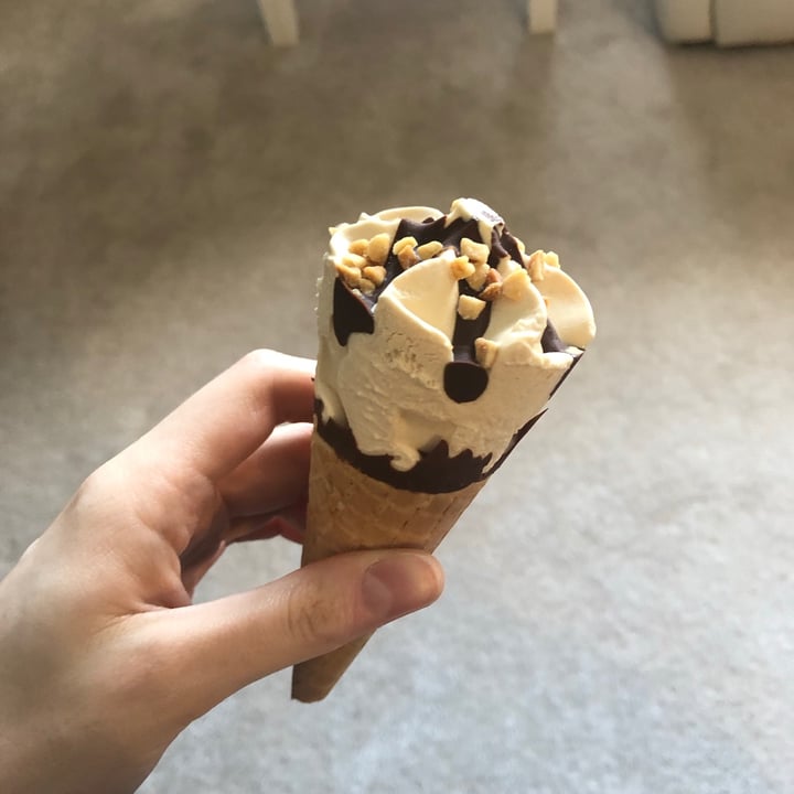 review photo of Nestlé Drumstick Caramel shared by @voidsalts on 25 Jun 2020 - review