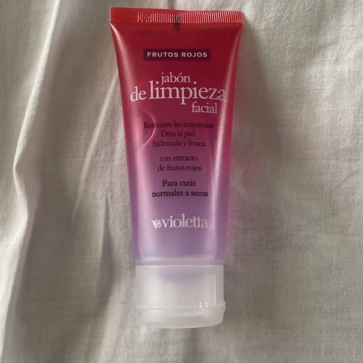 photo of Violetta cosméticos Jabón De Limpieza Para El Rostro De Frutos Rojos shared by @veggihallows on  16 Feb 2022 - review