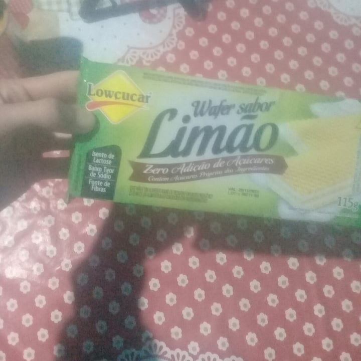 photo of Lowçucar Wafer sabor limão Zero adição de açúcar shared by @wilianszpunar on  16 Apr 2022 - review