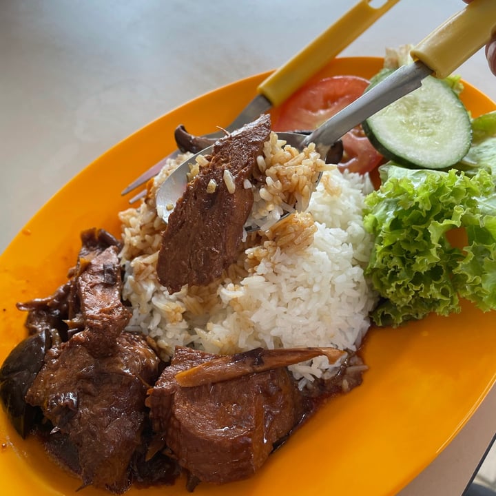 review photo of Victor's Vegetarian Food Vegan Mushroom Chicken Rice shared by @ratatouvege on 28 Aug 2021 - review