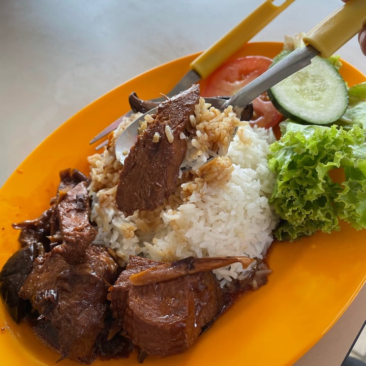 photo of Victor's Vegetarian Food Vegan Mushroom Chicken Rice shared by @ratatouvege on  28 Aug 2021 - review