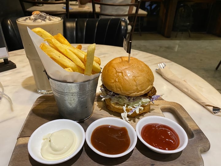 photo of VEGANERIE Concept Pulled Pork Burger shared by @munir on  24 Jan 2020 - review