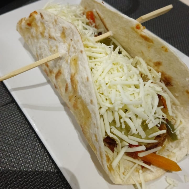 review photo of Bambú Fajita de verduras y seitan con guacamole y queso shared by @larabc on 09 May 2022 - review