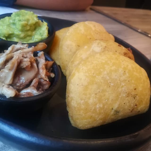 菜肴“Empanadas de ajiaco”的照片