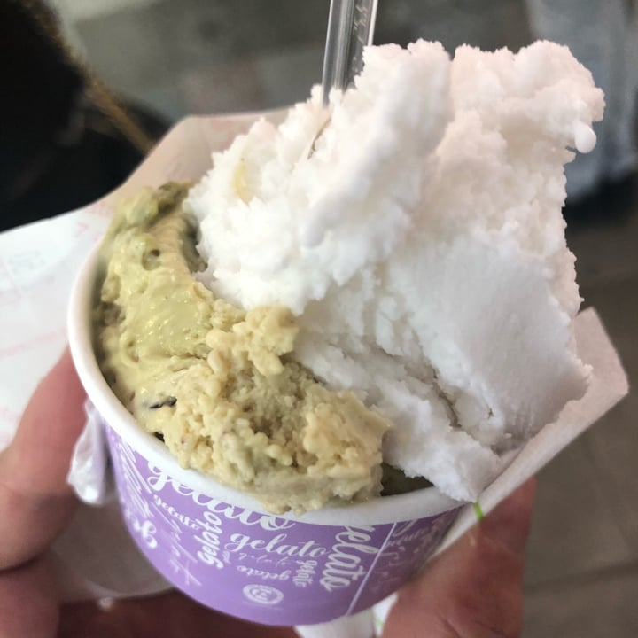 photo of Cremeria BottegArtigiana gelato cocco e pistacchio vegan shared by @allinca on  28 Jun 2022 - review
