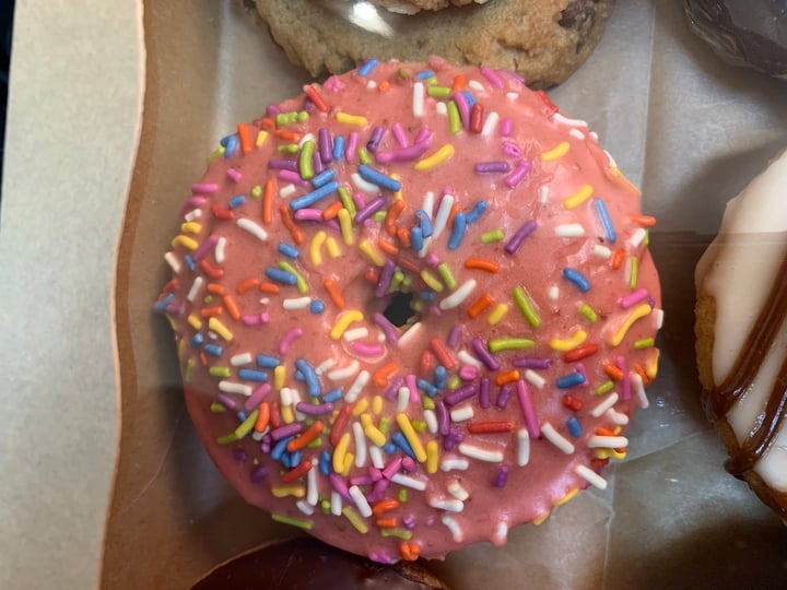 photo of Rainbow Bakery Homer Donut shared by @jeremytheape on  13 May 2022 - review