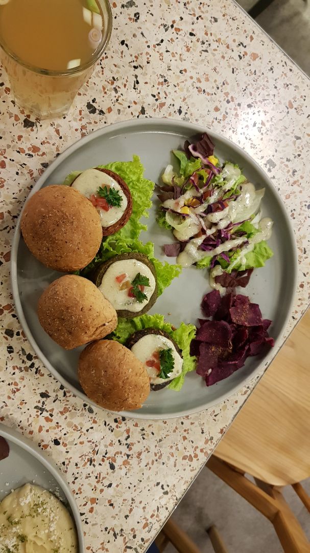 review photo of Burgreens Bandung Mini Trio shared by @irawanjohan on 07 Dec 2019 - review