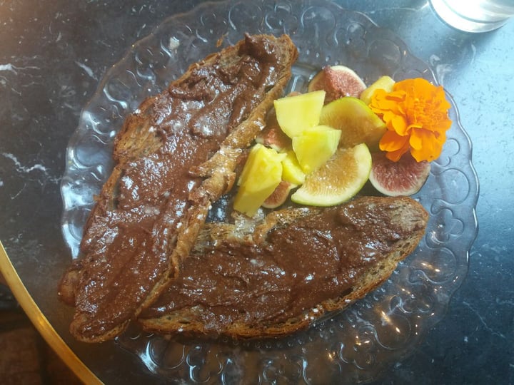 photo of Cafeteria Chocolatería Bombón - Malasaña Brunch - Yogur con granola, Croissant con nutella casera shared by @isabelc on  24 Aug 2019 - review