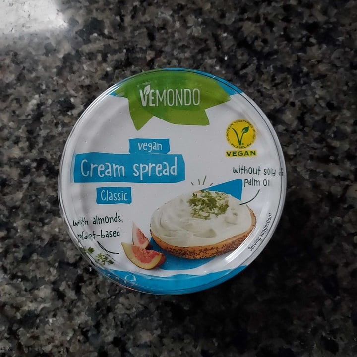 photo of Vemondo Vegan Cream Spread Classic shared by @sabrinamurua on  20 Feb 2022 - review