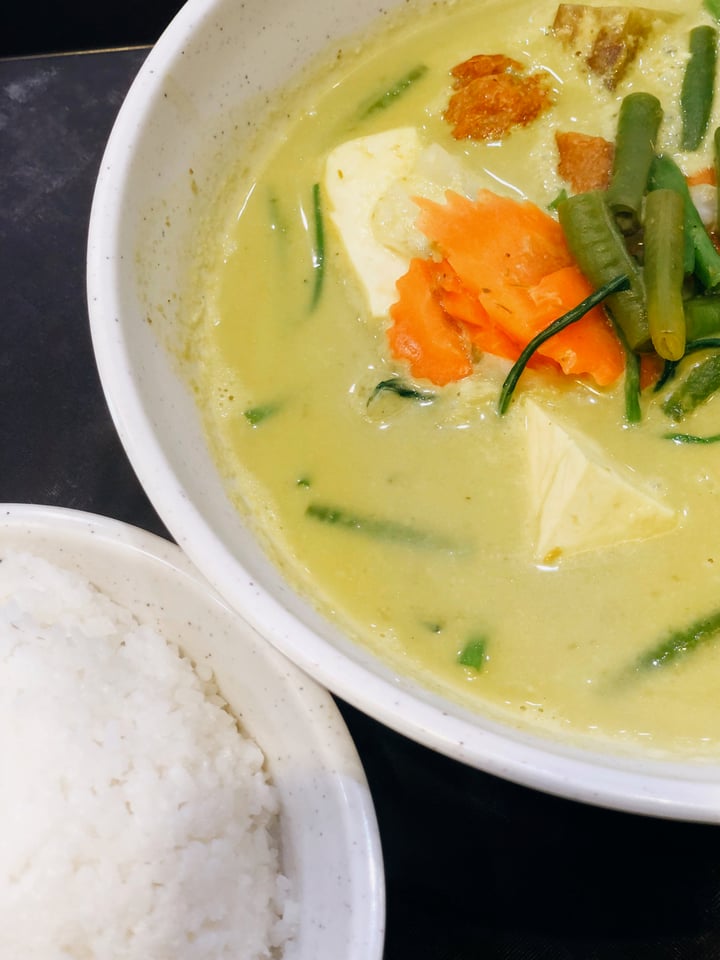 photo of Fine Food Thai Green Curry with Coconut Rice shared by @consciouscookieee on  27 Dec 2019 - review