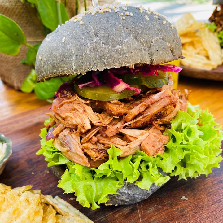 photo of Liefs BBQ pulled pork sandwich shared by @veganvoyagers on  17 Sep 2020 - review