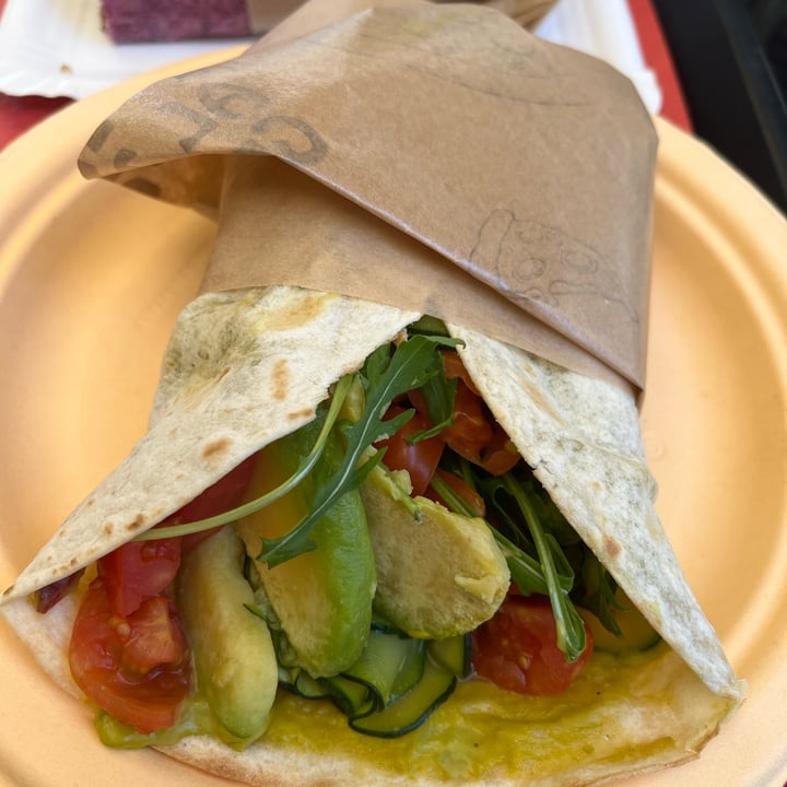 photo of Pizza Al Taglio Avocado Vegan Wrap shared by @angieyss on  13 Mar 2022 - review