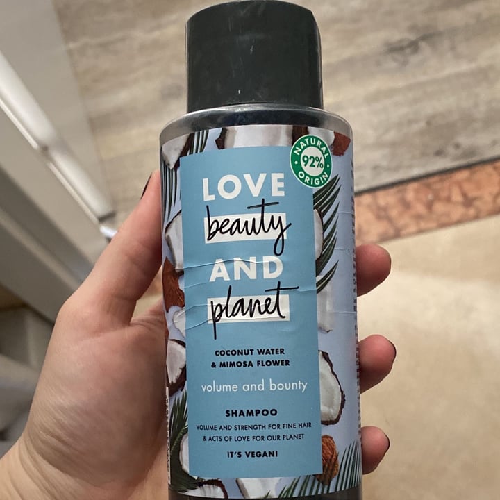 review photo of Love Beauty and Planet Coconut Water & Mimosa Flower Shampoo shared by @httpelnrmmln on 29 Mar 2022 - review