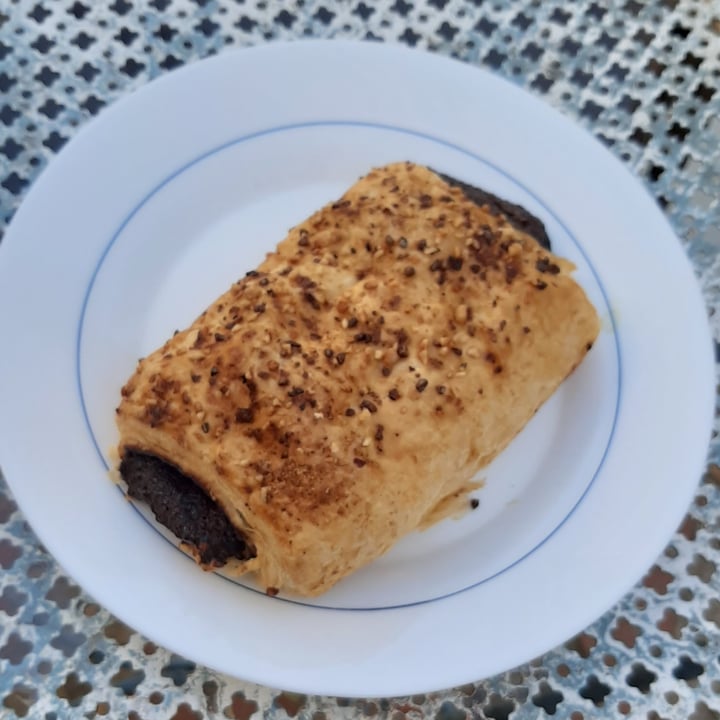 photo of Mama Carmen´s Chocolate Croissant shared by @plantsfeelthough on  19 Nov 2020 - review