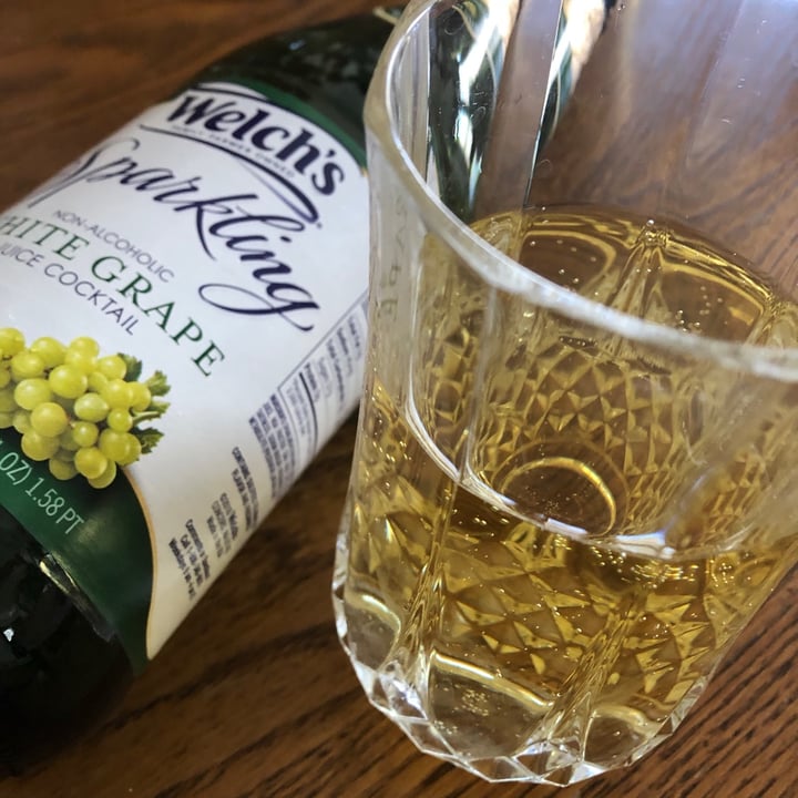 Welch's Sparkling NonAlcoholic White Grape Juice Cocktail Review
