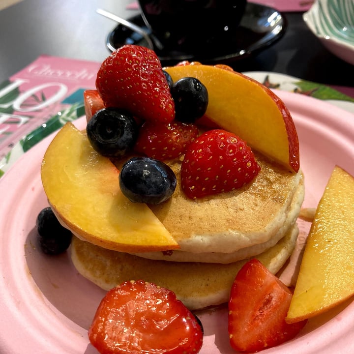 photo of Checchi Cafè & Bakery pancakes veg Con Sciroppo D’acero E Frutta Fresca shared by @bresciaveg on  26 Jun 2022 - review