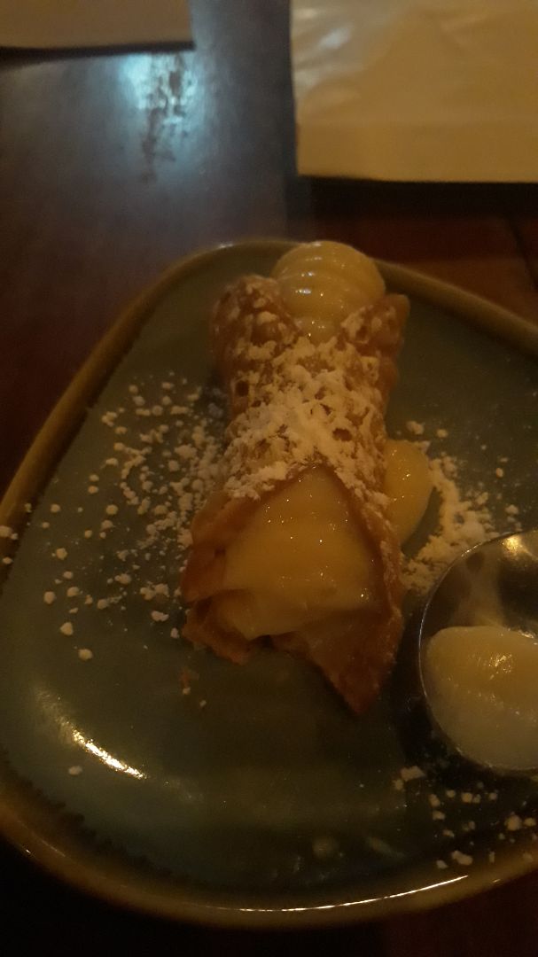 photo of Gigi's Pizzeria Vanilla Cannoli shared by @biancag on  01 Aug 2019 - review