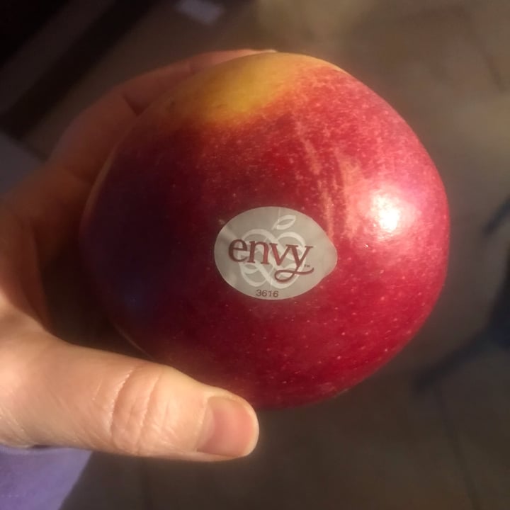 photo of Envy Apples shared by @ninive600 on  09 Apr 2022 - review