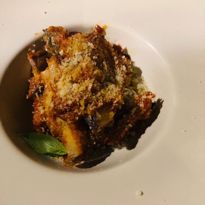 photo of L'OV Osteria Vegetariana Parmigiana di melanzane shared by @wandavetveg on  30 Aug 2021 - review