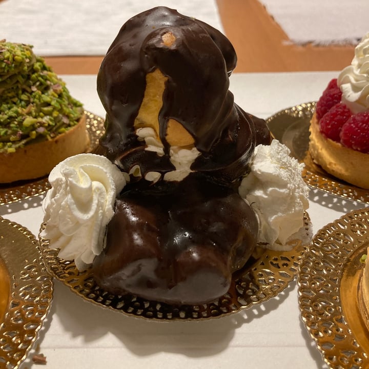 photo of MadamaDorè Profiteroles shared by @giuliaparashi on  03 Oct 2021 - review