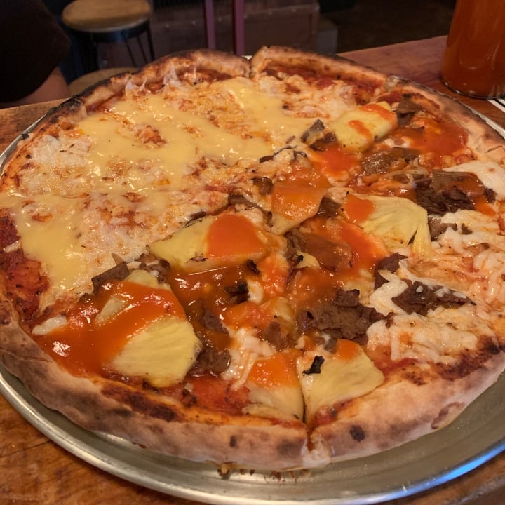 photo of Salvaxe Pizza cuatro quesos y chuleta hawaiana shared by @nancy on  11 Dec 2020 - review