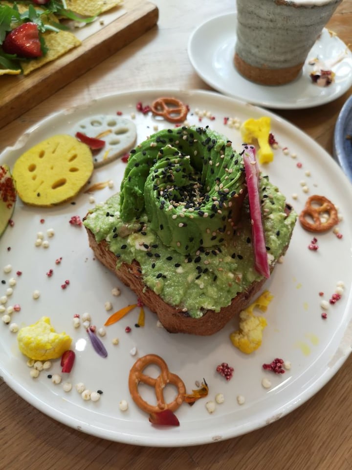 photo of Brunch & Cake Tostada de aguacate shared by @lauritasalado on  30 Jun 2019 - review