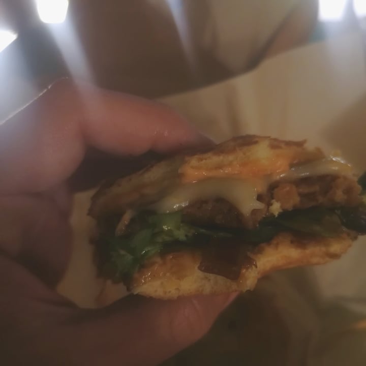 photo of Plante Lab P-Burger Original shared by @favflo on  02 Nov 2022 - review