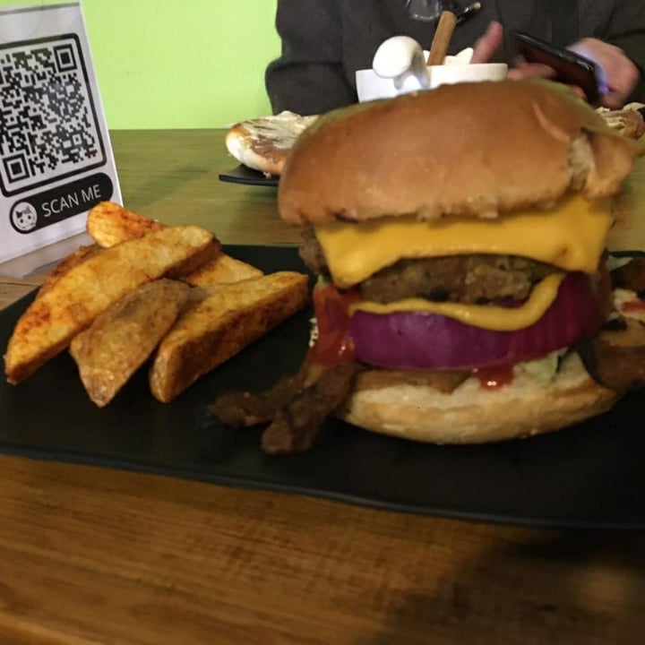 photo of Vegattos Hamburguesa Beefless shared by @rebecalozano on  23 Nov 2020 - review