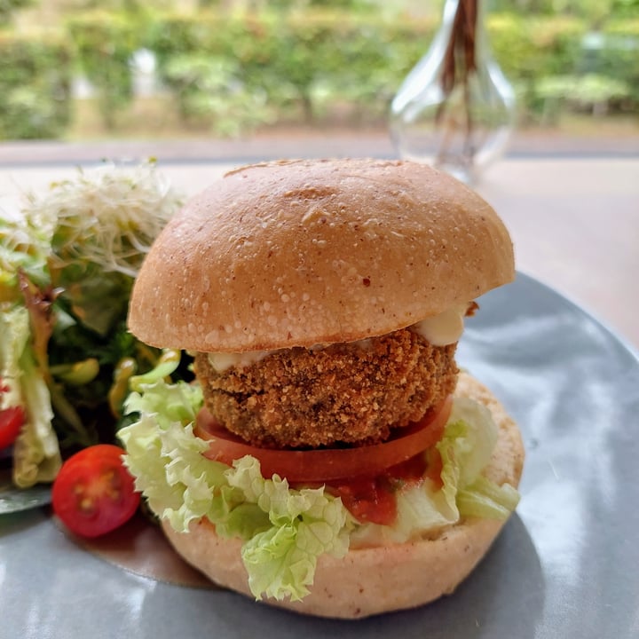 photo of Real Food Lentil Quinoa Croquette Burger shared by @windgal on  06 Mar 2022 - review