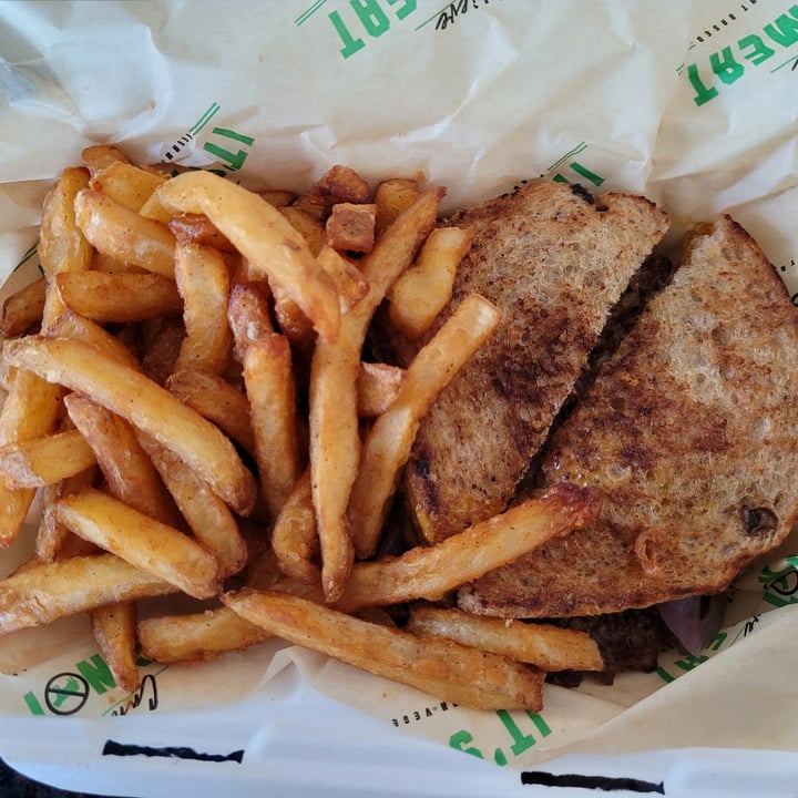 photo of Can't Believe It's Not Meat Old Town Patty Melt shared by @yourfriendjen on  03 Jan 2022 - review