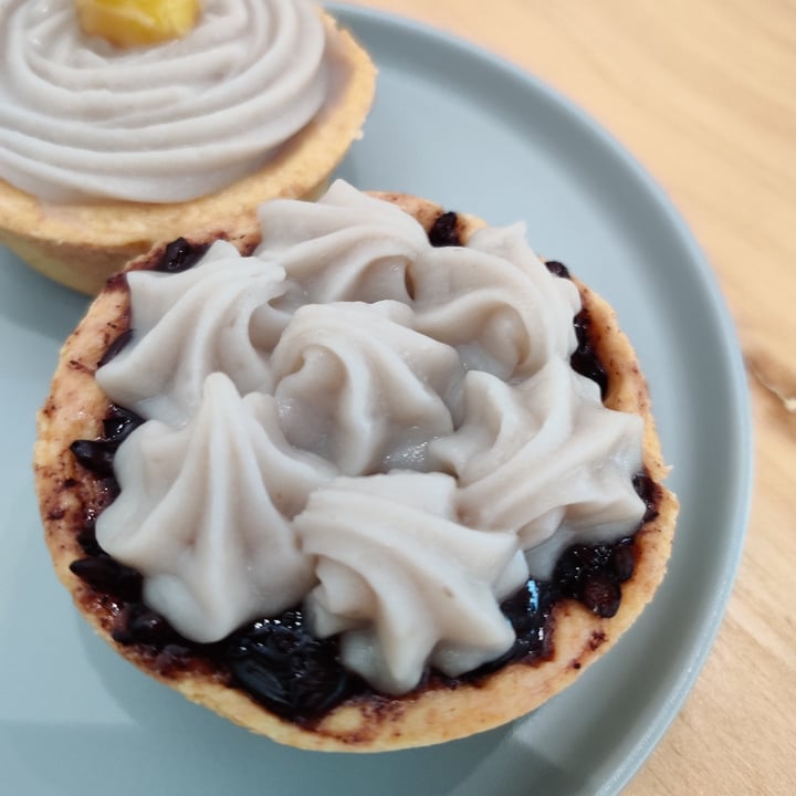 photo of Lilac Oak Pulut hitam taro tart shared by @fourdollars on  17 Oct 2021 - review