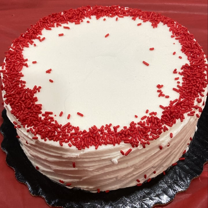 photo of Bakeshop Vegan Red Velvet Cake shared by @kailanin on  29 Dec 2021 - review