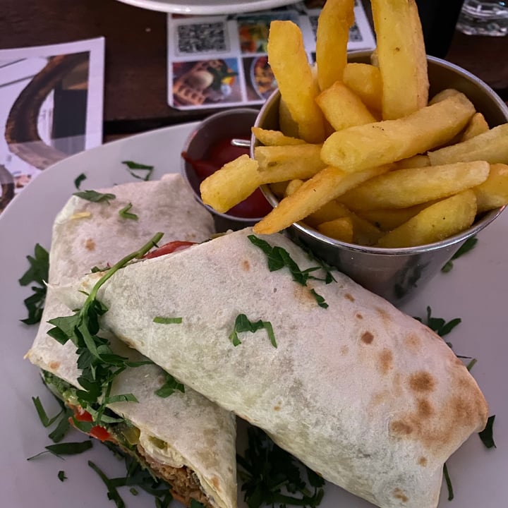 photo of Zeil Kitchen Beyond Wrap And Hummus shared by @sfiziboom on  03 Oct 2021 - review