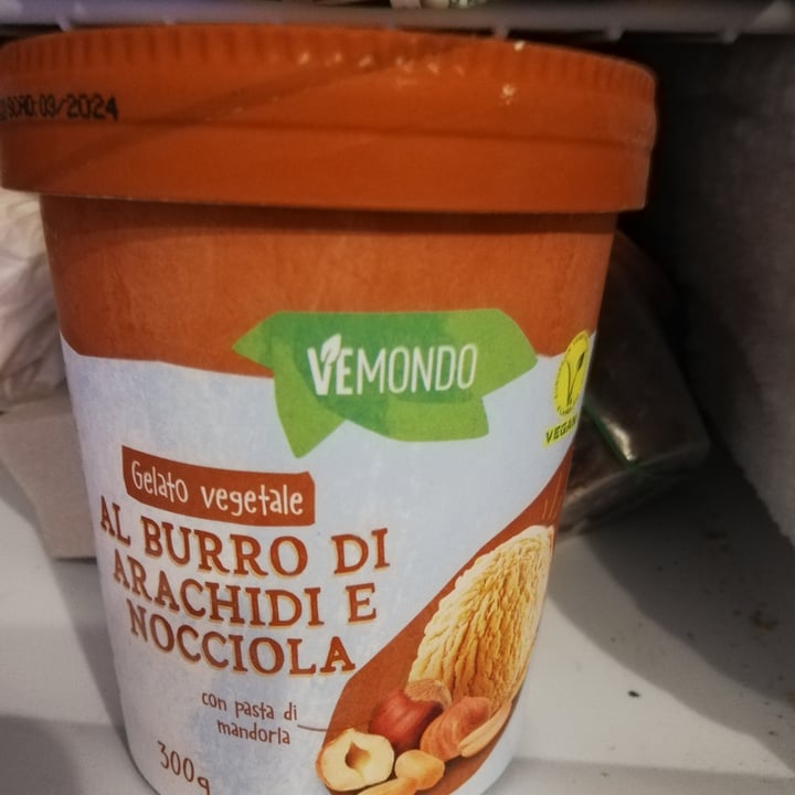 photo of Vemondo Gelato Vegetale al Burro di Arachidi e Nocciola shared by @pasticcio on  10 Jun 2022 - review
