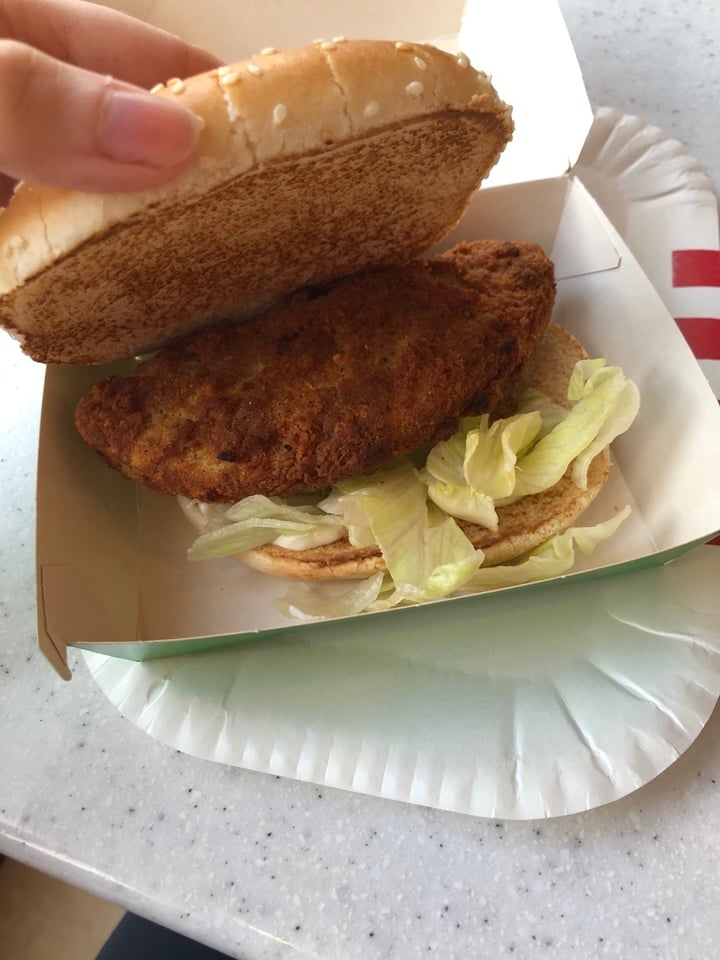 review photo of KFC vegan chicken burger shared by @minimallucy on 15 Jan 2020 - review