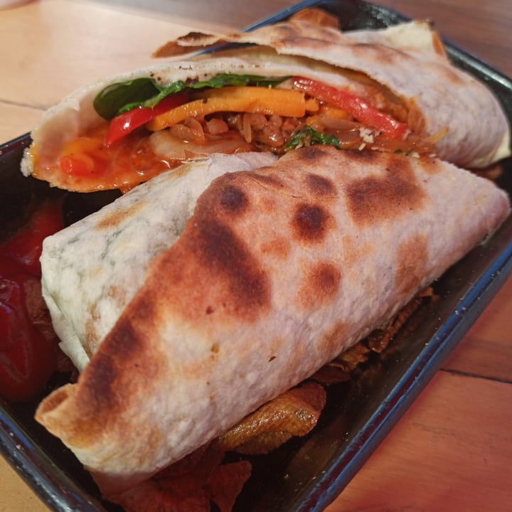 photo of Williamsburg Beyond meat burrito shared by @claguer on  28 Feb 2022 - review
