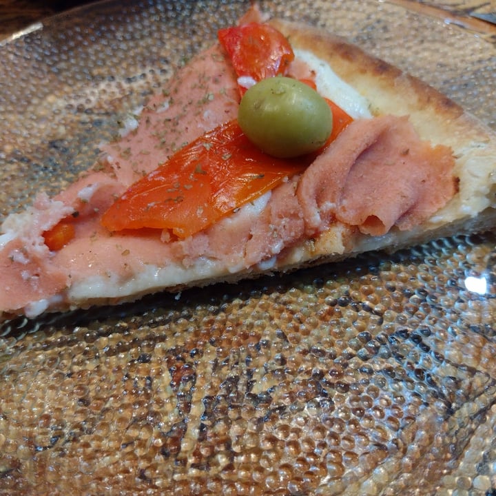 photo of Pizzeria El Golpe Pizza jamon y morrones shared by @dana1922 on  10 Feb 2022 - review