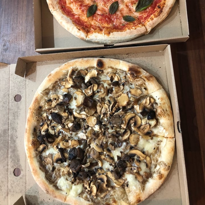 photo of López & López Pizza funghi shared by @s1224 on  01 Aug 2022 - review