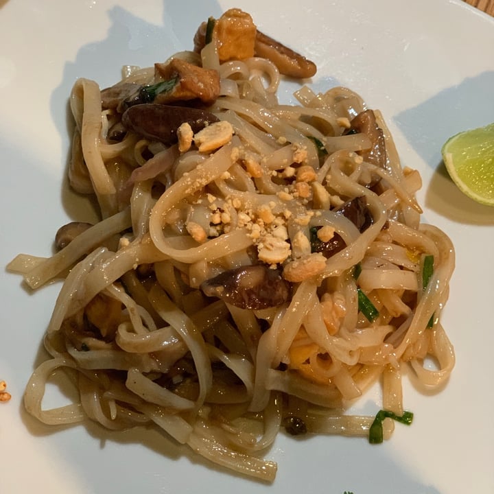 photo of Bali Bar Vegan pad thai shared by @healthybarta on  20 Jul 2021 - review