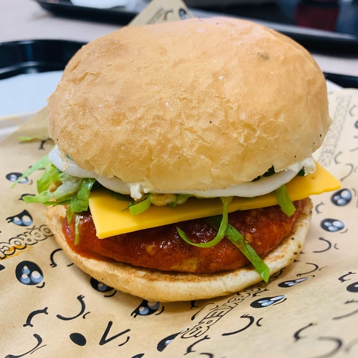 photo of MODROCKERS Hot chikn burger shared by @annika-m on  14 Dec 2021 - review