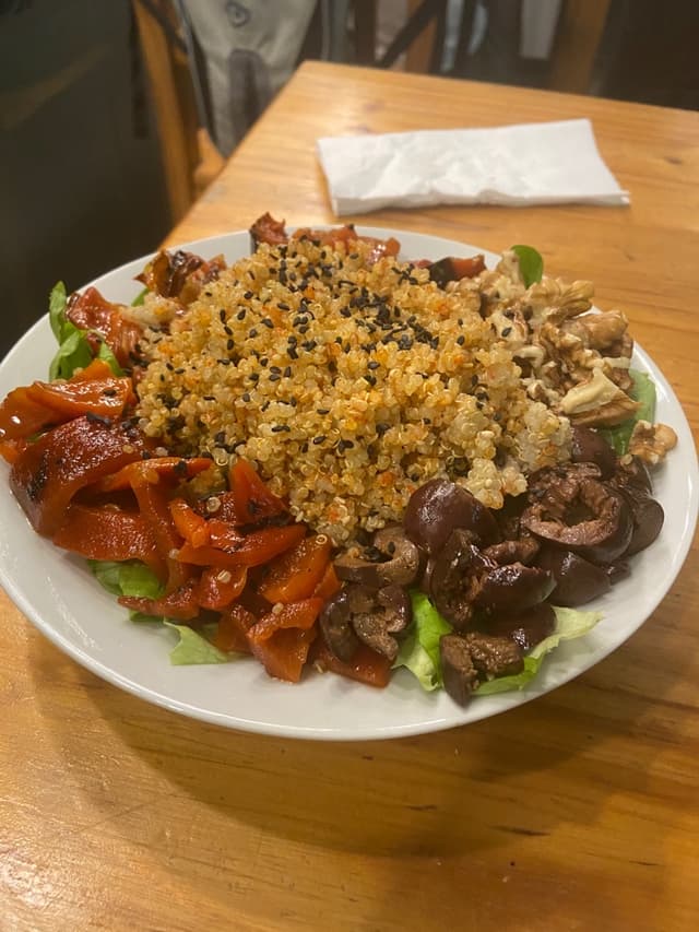 菜肴“Quinoa Con Vegetales”的照片