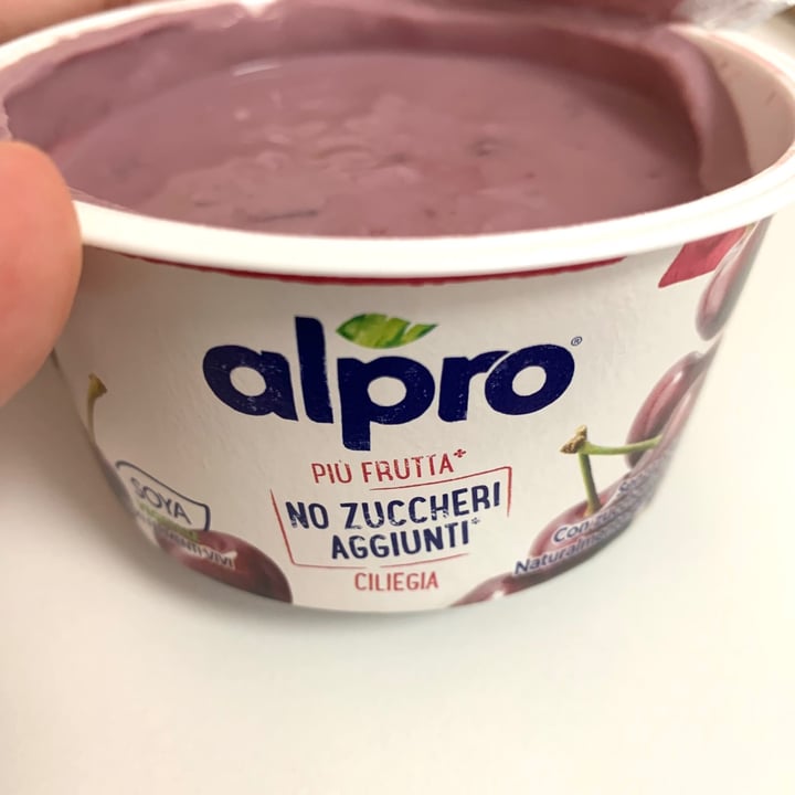 photo of Alpro yogurt alla ciliegia shared by @aleglass on  19 Jun 2021 - review