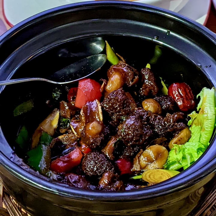 photo of Loving Hut Lion Mane Shrooms Claypot shared by @xinru-t on  04 May 2022 - review