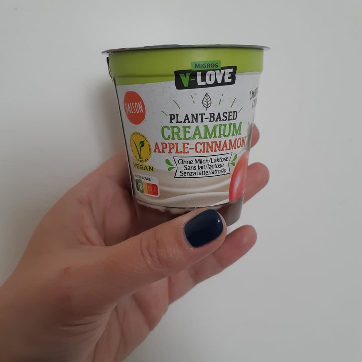 photo of Migros V-Love Creamium Apple-Cinnamon shared by @fralucy on  09 Dec 2022 - review