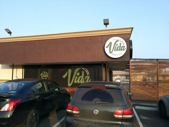 review photo of Vida Vegan Co Original Crispy Sandwich shared by @elementalv on 03 Feb 2020 - review