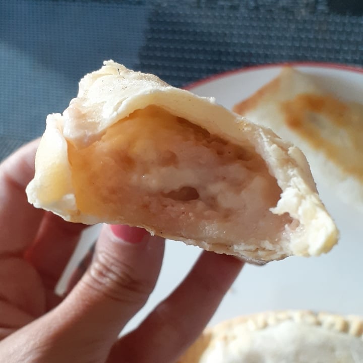 photo of Empanadas de 10 Empanada de jamón y queso veganas shared by @julebellot on  06 May 2021 - review