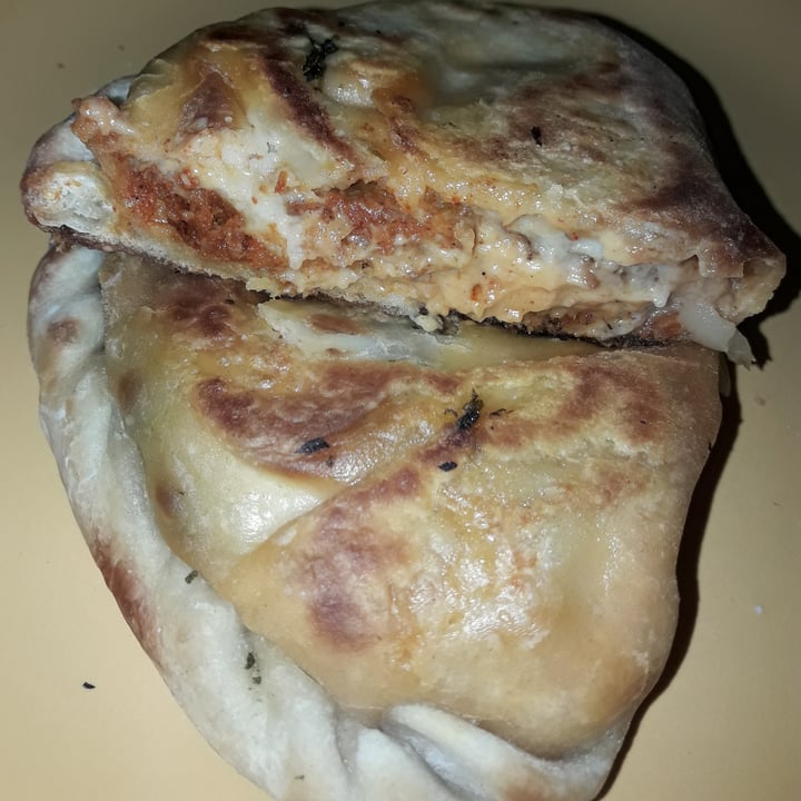 photo of Pizzeria El Golpe Calzone De Calabresa shared by @yaam on  22 May 2022 - review