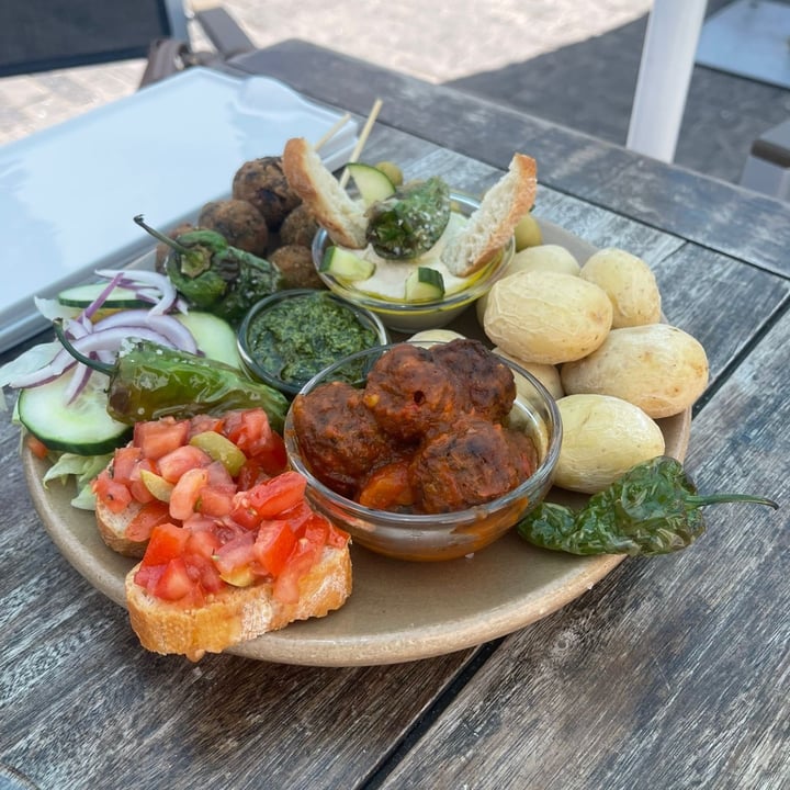 photo of Tapas Bar-Restaurante La Galeria Teguise Plato De Tapas Variadas shared by @glorig on  17 Sep 2022 - review