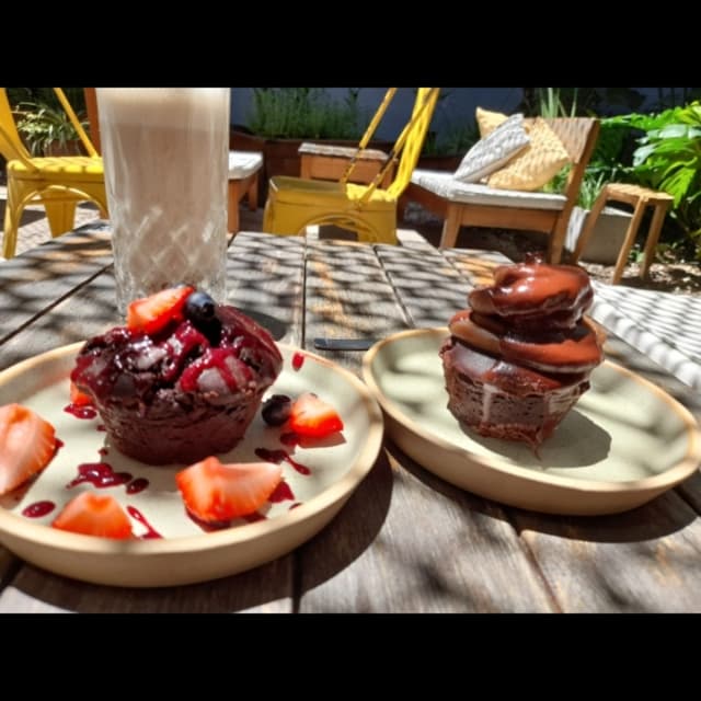 Photo of the dish “Brownie de porotos aduki con dulce vegetal y chocolate 70%”