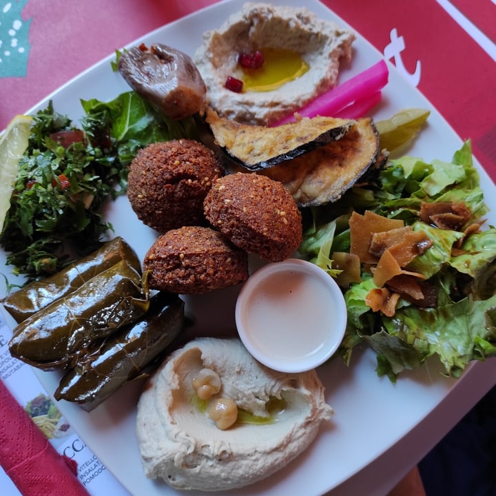 photo of Beirut Snack Piatto meze shared by @tuscanvegan on  19 Jul 2022 - review